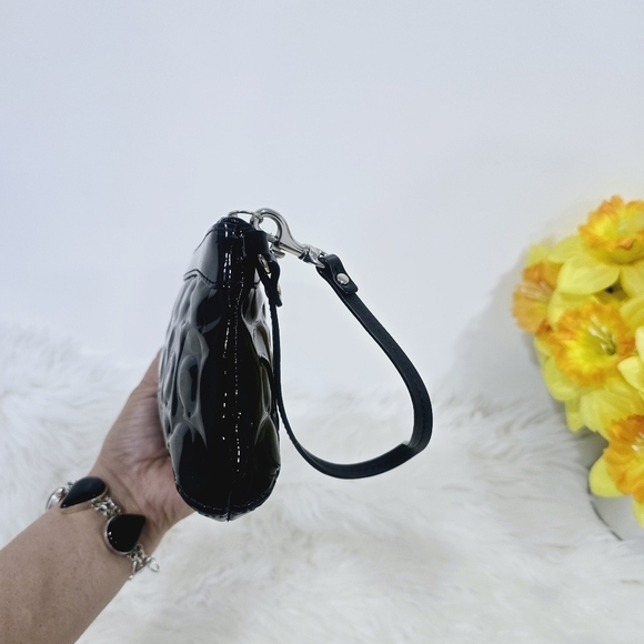 Coach black patent leather wristlet - Picture 9 of 15